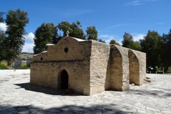 vstupní východní průčelí kostela ( © Jan P. Štěpánek 03/2016)