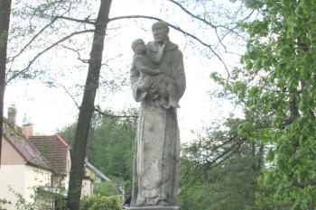 Socha sv. Antonína Paduánského na kamenném mostě v Osíku ( © Pavel Vítek 05/2016)
