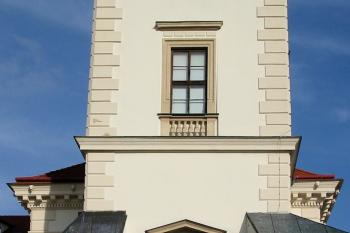 spodní část věže (© D Dohňanský,03/2014)