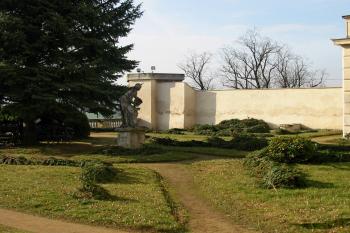 zámecká terasa,perfektně udržovaná (© D Dohňanský, 03/2014)