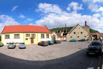 Černá Hora - náměstí (© Jan Klapetek 05/2005)