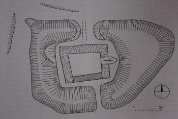 Půdorys hradu (© zdroj: M. Plaček, M. Bóna, Encyklopedie Slovenských Hradů, Libri, Praha, 2007.)
