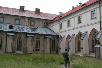 rajský dvůr (© Karel Husák, 07/2006)