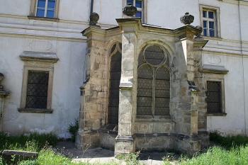 Presbytář kapitulní síně z nádvoří prelatury (© Ivan Grisa, 05/2007)