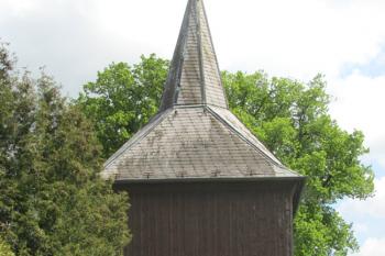 Čtyřboká jednopatrová zvonice u vchodu na hřbitov a ke kostelu sv. Martina ( © Pavel Vítek 05/2016)