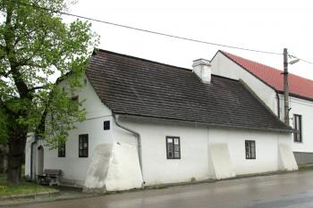 Rodný domek Vítězslava Hálka v Dolínku ( © Pavel Vítek 05/2016)