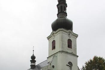 Kostel sv. Jana Nepomuckého v Karlovicích u Vrbna pod Pradědem (© Pavel Vítek 10/2015)