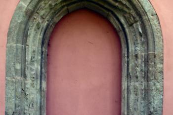 portál v severním průčelí lodi (© Pavel Zany Komárek  2. 5. 2015)