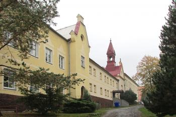 Bývalý klášter a špitál ve Vrbně pod Pradědem ( © Pavel Vítek 10/2015)