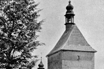 postel od západu na počátku 20. století ještě se schodištěm při severní straně věže (© Bohumil Matějka, Josef Štěpánek, Zdeněk Wirth: Soupis památek historických a uměleckých v Království Českém, sv. 29 Politický okres litomyšlský, Archaelogická komise při České akademii císaře Františka Josefa pro vědy, slovesnost a umění, Praha 1908)