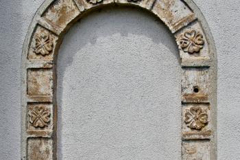 renesanční portál v jižní stěně presbytáře (© Pavel Zany Komárek 4. 6. 2012)