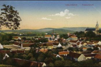 Oslavany s kostelem na dobové pohlednici kolem r. 1914.. ( © zdroj: http://www.fotohistorie.cz)