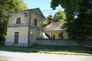 Kostel a zvonice Záhornice (© Jiří Špaček, 06/2016)