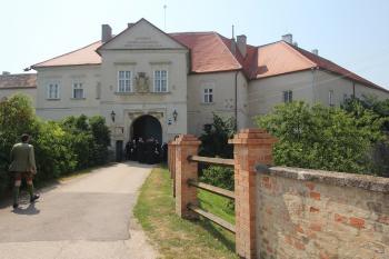 Maltézští rytíři vítají hosty na zámku. (© Luděk Vláčil 06/2016)