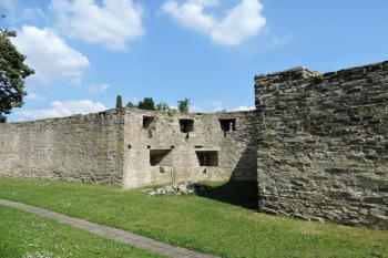 opevnění areálu kostela ( © Jan P. Štěpánek 07/2015)