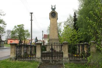 Pomník Vítězslava Hálka v  Dolínku u Odolena Vody ( © Pavel Vítek 05/2016)