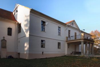 zámek od severovýchodu (© Pavel Zany Komárek 18. 10. 2006)