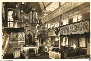 Interiér kostela v l. 1930 -1940 na dobové fotografii. (© zdroj: http://dolny-slask.org.pl)