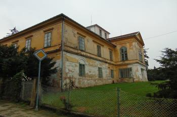 Mohutný rizalit na sv. zahradní straně (© Dušan Dohňanský 08/2020)