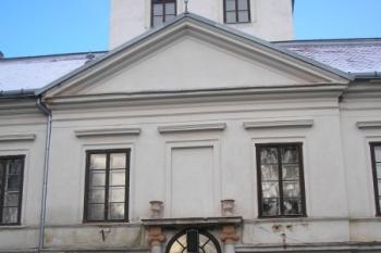 pohled na vstupní rizalit ( © Ondřej Štěpánek 11/2008)
