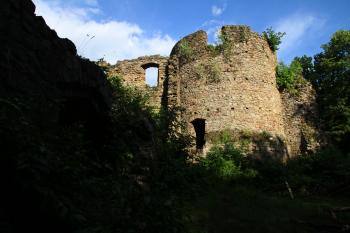 Pohled na věž a vlevo palác (© Jan Pospisil, 07/2016)