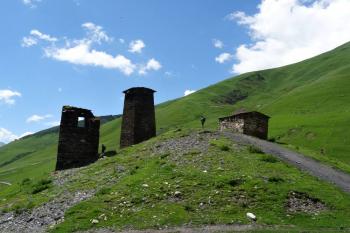 pahorek s tzv. Tamařinou věží - Tamařin hrad ( © Jan P. Štěpánek 07/2016)