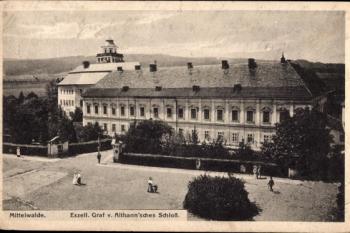 Zámek na dobové pohlednici kolem r. 1916. ( © zdroj: http://www.akpool.de)