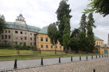 Pohled z náměstí ( © Luděk Vláčil 07/2016)