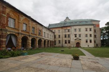 nádvoří ( © Luděk Vláčil 07/2016)