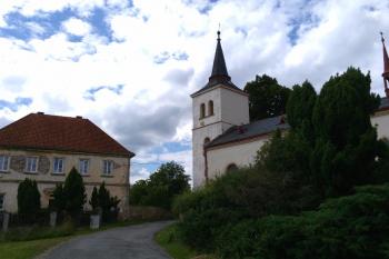 Těnovice kostel a fara (© Jiří Špaček, 08/2016)
