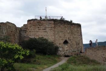 obranná věž v západním čele jádra hradu (© Jan P. Štěpánek 07/2016)