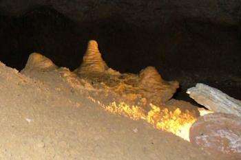 Koněpruské jeskyně - stalagmity (© Pavel Jarý,  27.05.2007)