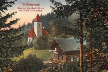 Kostel na dobové pohlednici kolem r. 1920. (zdroj:http://dolnoslaskie.fotopolska.eu)