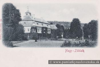 Kaštěl na dobové fotografii. (©zdroj: http://www.pamiatkynaslovensku.sk/imgH.php?file=kastiel/1351154659.jpg&tit=&popis=Kaštieľ+Záblatie)
