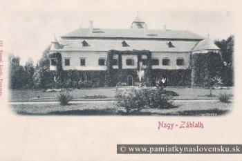 Kaštěl na dobové fotografii. (©zdroj: http://www.pamiatkynaslovensku.sk/imgH.php?file=kastiel/1351154659.jpg&tit=&popis=Kaštieľ+Záblatie)
