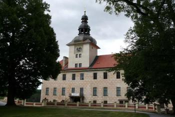 Ze zámeckého parku (© Jiří Cukr, 07/2007)