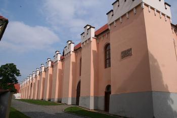 Jízdárna - jižní průčelí ( © Ivan Grisa 06/2009)
