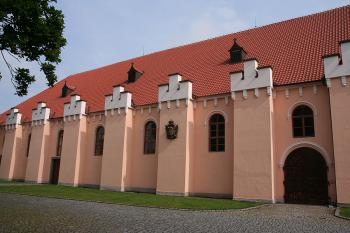 Jízdárna - jižní průčelí ( © Ivan Grisa 06/2009)