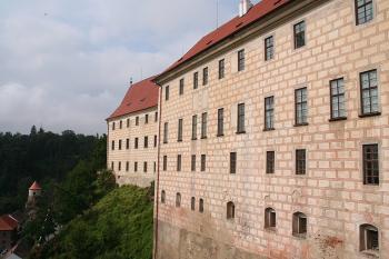 Východní zeď zámku a hradu ( © Ivan Grisa 06/2009)