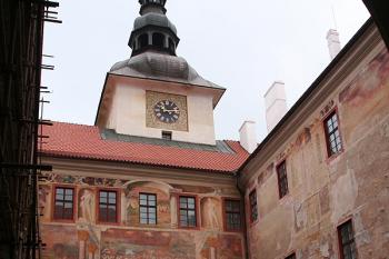 Zámecké nádvoří od jihu ( © Ivan Grisa 06/2009)