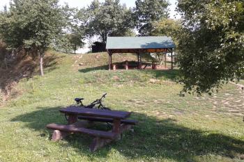 Přístřešek pro turisty Na skále ( © Ivo Rozehnal 07/2016)