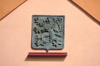 detail malého státního znaku Československa ve štítě pily ( © Jan P. Štěpánek 04/2015)