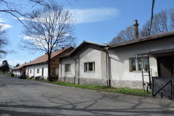 úřední domy v sousedství pily ( © Jan P. Štěpánek 04/2015)
