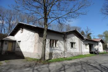 starší kancelářské domky pily ( © Jan P. Štěpánek 04/2015)