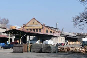 hlavní objekt bývalé pily ( © Jan P. Štěpánek 04/2015)