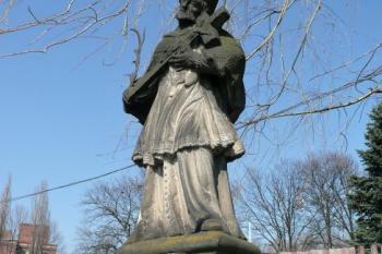 celkový pohled na sochu sv. Jana Nepomuckého ( © Jan P. Štěpánek 04/2009)