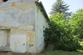 Zdevastované nároží ( © Dušan Dohňanský 09/2019)