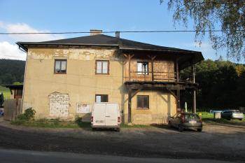 západní strana zámku (© D Dohňanský, 10/2017)