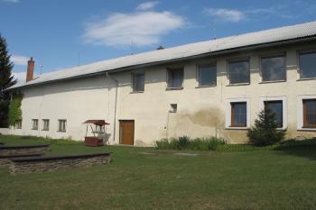 Sev. část západního průčelí (© Dušan Dohňanský 08/2019)