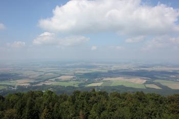 Výhled z rozhledny na sever. (© Luděk Vláčil 08/2016)
